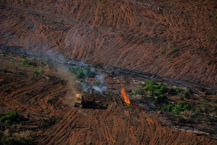 Forest remainders burning in Juara, Mato Grosso. Deforested area is mostly turned over to cattle farming or agriculture.