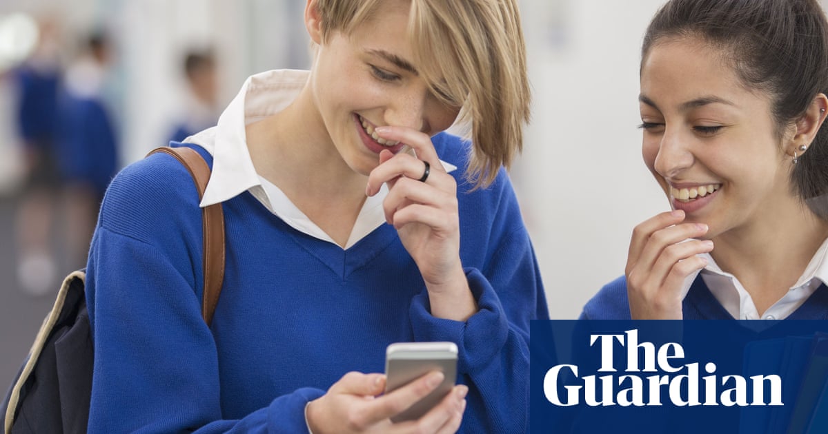 Fathers plan legal action to get smartphones banned in England's schools