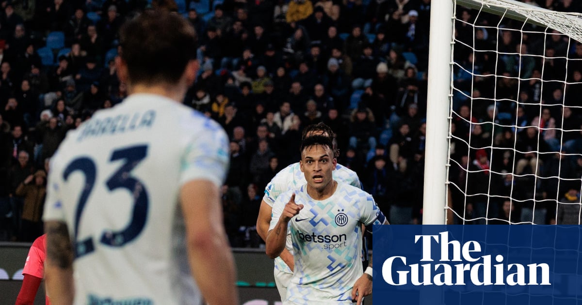 European football: Martínez double keeps Inter on tail of leaders