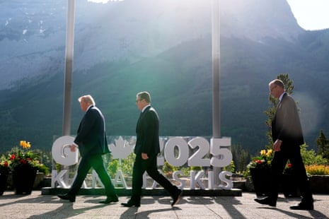 Trump, Starmer and Germany’s chancellor heading for the ‘family photo’.