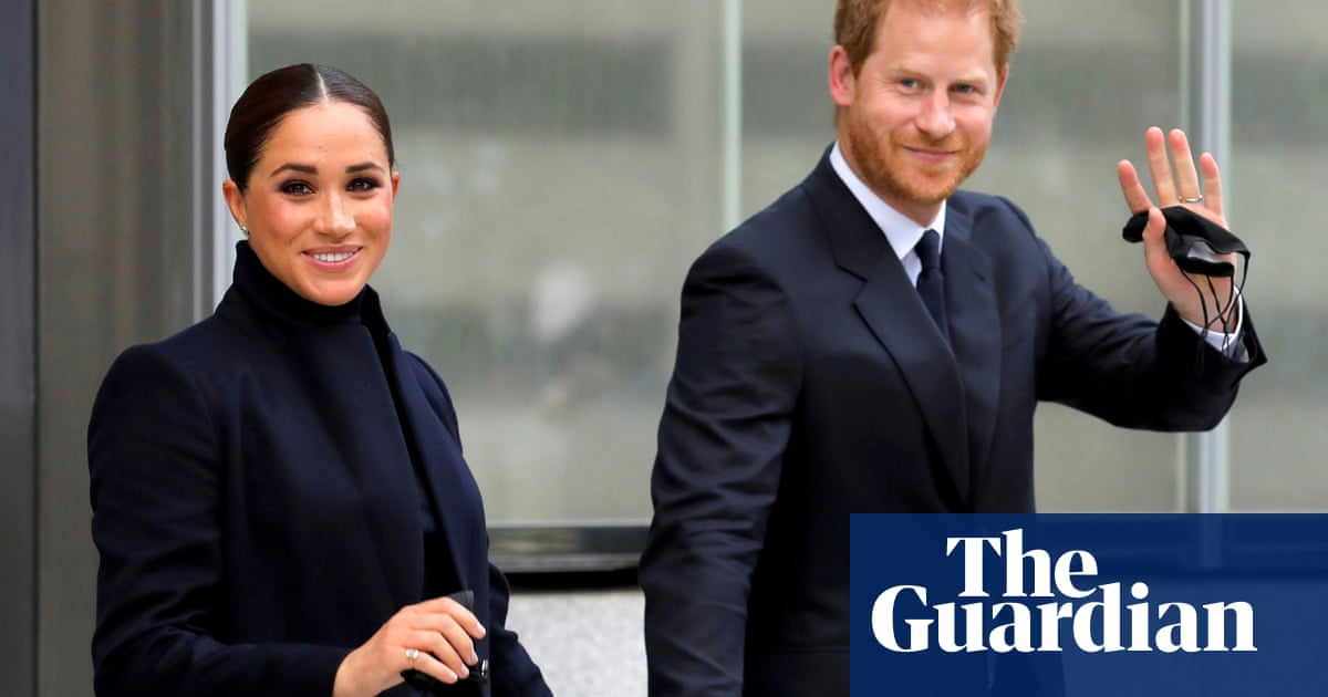 Prince Harry and Meghan visit Queen on way to Invictus Games