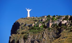The white Redeemer statue by Bruno Innocenti above Maratea.