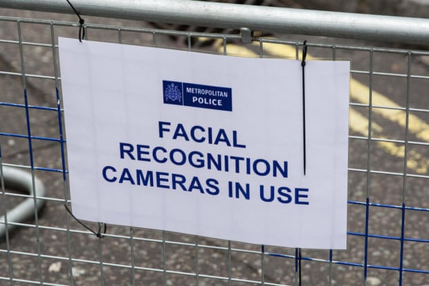 A sign saying 'Facial recognition cameras in use'
