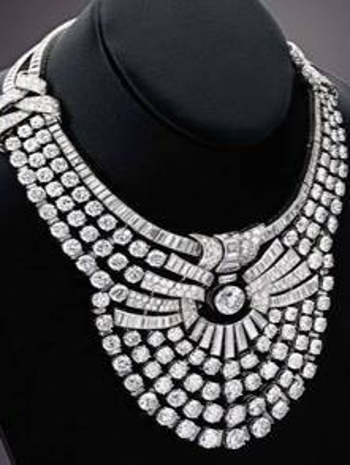 The 200-carat platinum necklace.