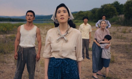 Jung Eun-chae (centre) in Pachinko