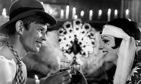 1972, CABARET<br>MICHAEL YORK &amp; LIZA MINNELLI Character(s): Brian Roberts, Sally Bowles Film 'CABARET' (1972) Directed By BOB FOSSE 13 February 1972 AFA1793 Allstar/ALLIED ARTISTS (USA 1972) **WARNING** This Photograph is for editorial use only and is the copyright of ALLIED ARTISTS and/or the Photographer assigned by the Film or Production Company &amp; can only be reproduced by publications in conjunction with the promotion of the above Film. A Mandatory Credit To ALLIED ARTISTS is required. The Photographer should also be credited when known. No commercial use can be granted without written authority from the Film Company.