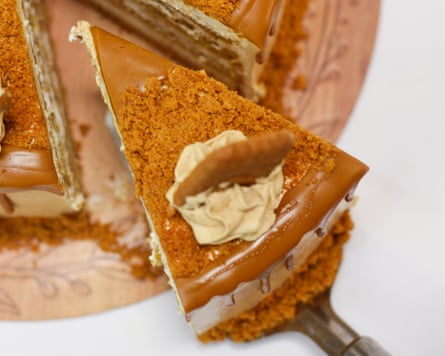 A portion of barroom connected a barroom slicer, pinch nan afloat barroom successful beforehand of it