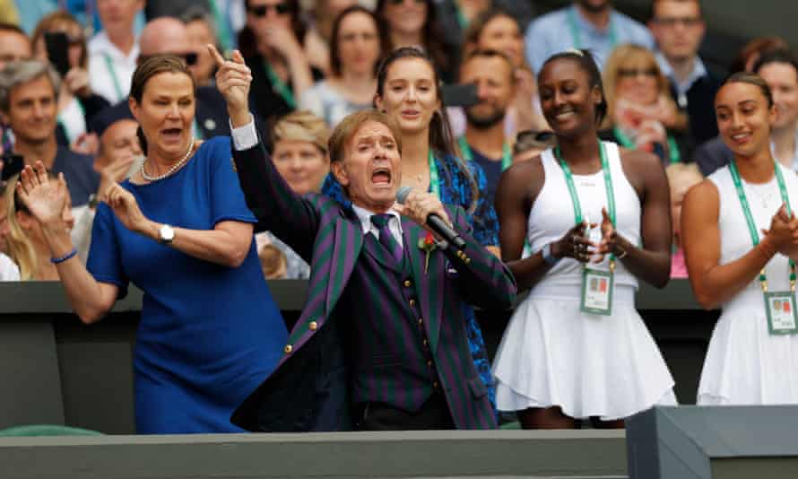Sir Cliff Richard turns back the clock with a Centre Court singalong.