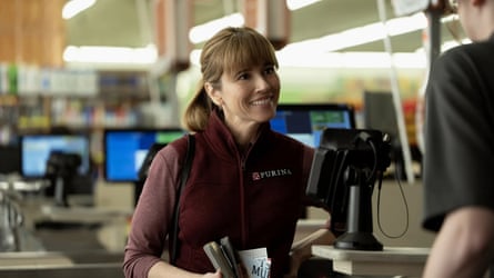 Wait till you see her in her umpire gear … Linda Cardellini in DTF St Louis.