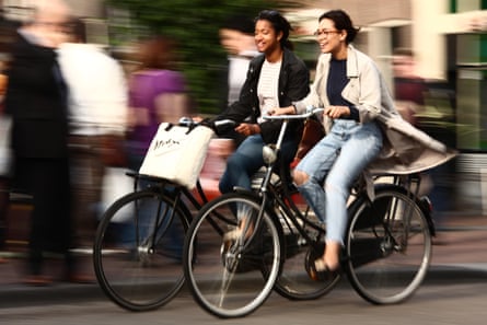 The big bike helmet debate: 'You don't make it safe by forcing cyclists to dress for urban warfare' | Cycling | The Guardian The big bike helmet debate: 'You don't make it safe by forcing cyclists to dress for urban warfare' | Cycling | The Guardian
