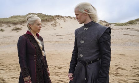 D'Arcy en tant que princesse Rhaenyra avec son oncle, plus tard mari, Daemon Targaryen (Matt Smith).