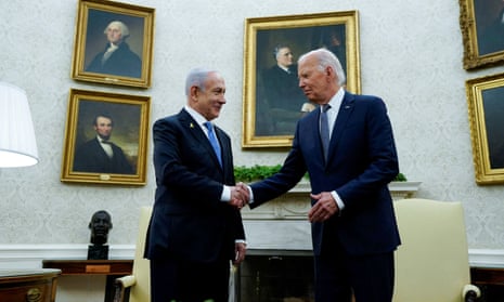 US President Joe Biden (R) and Israeli prime minister Benjamin Netanyahu are thought to have discussed Israelâs response to Iranâs missile attack in early October.