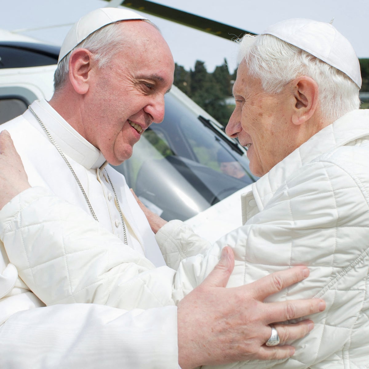 snesevis barm pude So noble, so kind': Pope Francis leads tributes to Benedict XVI | Pope  Benedict XVI | The Guardian