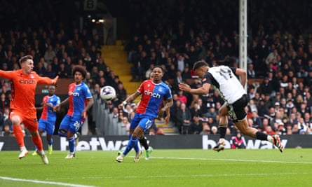 Rodrigo Muniz scores Fulham’s opening goal against Crystal Palace