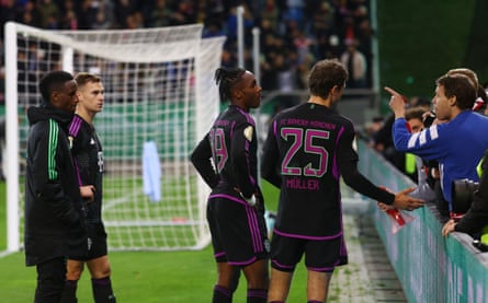 Thomas Müller and a handful of Bayern players get a talking to from fans.