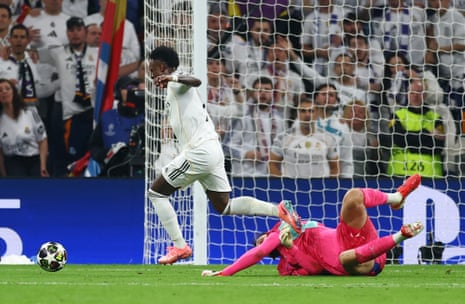 Gianluigi Donnarumma concedes the penalty against Vinicius Junior.