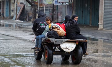 People flee the eastern parts of Rafah