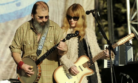 Earle onstage with Allison Moorer in 2011.