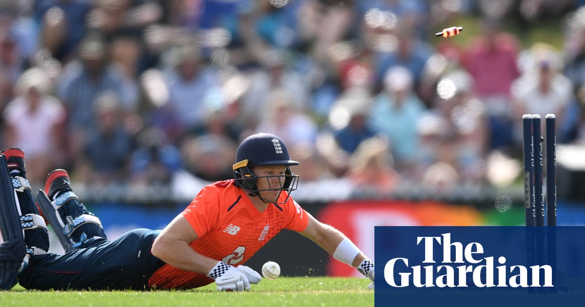 England snatch defeat from jaws of victory in third New Zealand T20