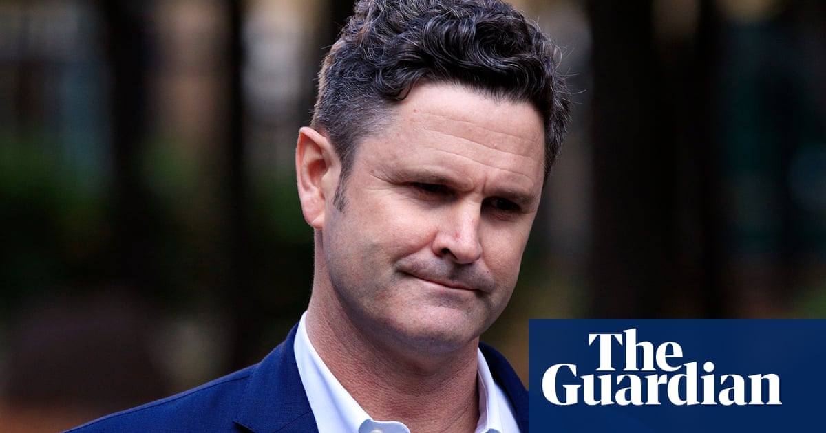 Chris Cairns diagnosed with bowel cancer six months after spinal stroke