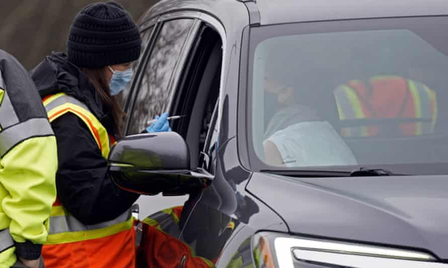 In North Carolina erwägen Gesundheitsbeamte offenbar, jüngere Menschen für Schüsse zu bezahlen.
