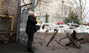 Russia-Ukraine war latest: western officials urge caution over Russia’s peace talk promises – live | World news 2 A woman cries as she waits for news of her relative, as Russia’s invasion of Ukraine continues, in Mykolaiv.