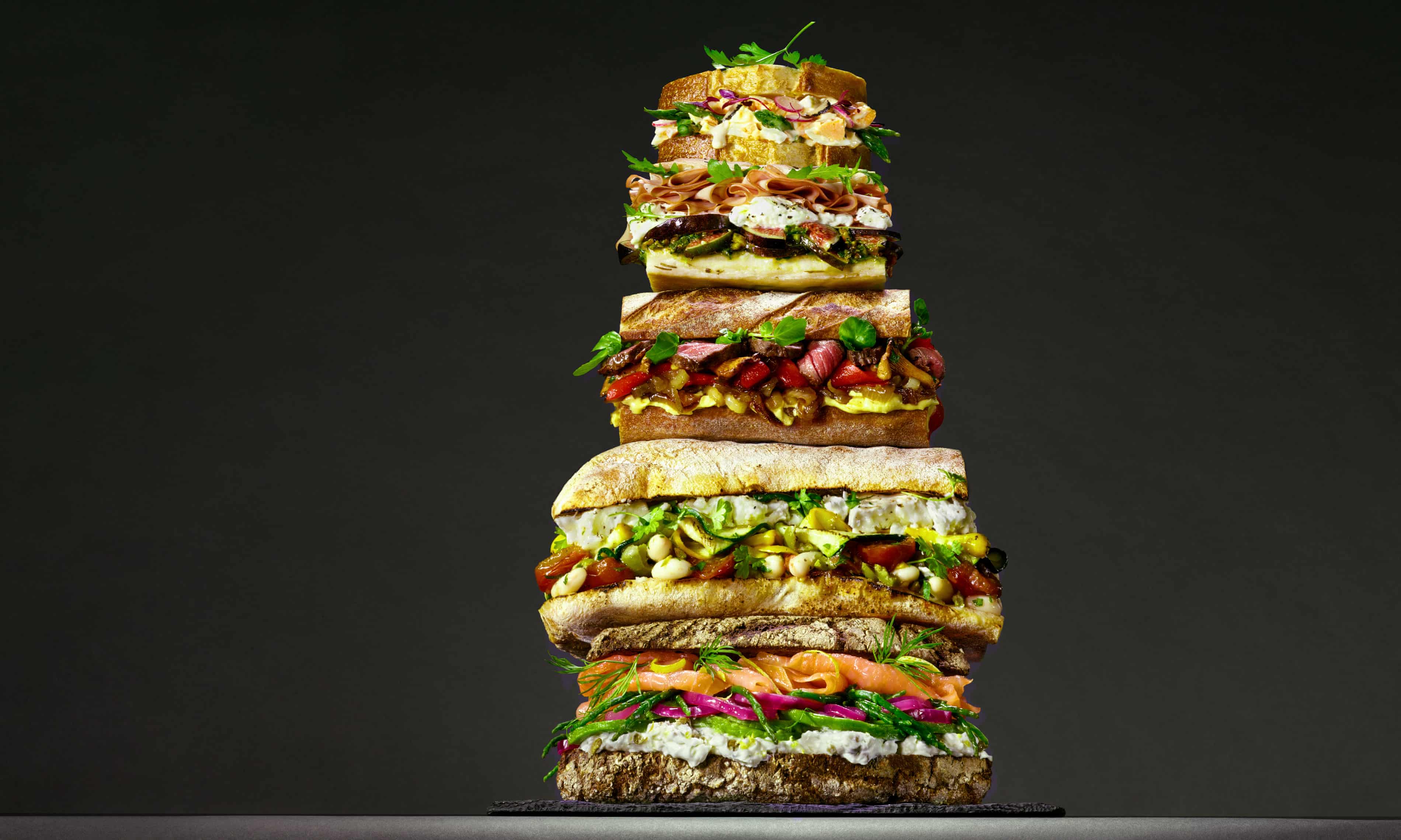 Sandvișuri gourmet cu umpluturi creative inspirate de TikTok în Marea Britanie | sursa foto: The Guardian Sandvișuri gourmet cu umpluturi creative inspirate de TikTok în Marea Britanie | sursa foto: The Guardian