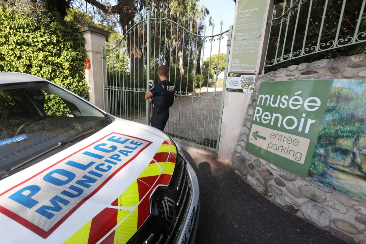 Shonky security … police outside the gates of the Renoir Museum.
