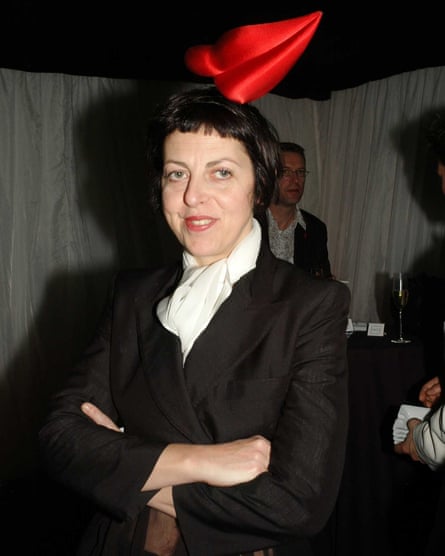 Isabella Blow posing for a photo with a headdress of red satin lips