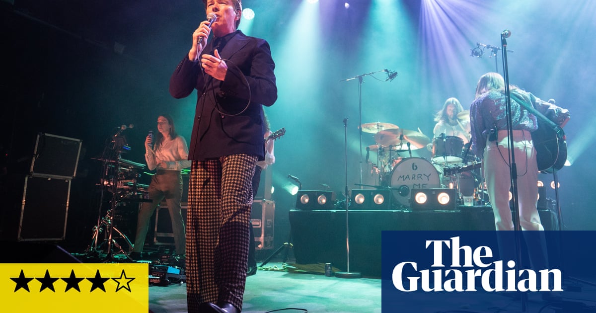 Rick Astley and Blossoms review – the ultimate Smiths karaoke shouldn’t work, but it does