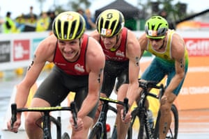 Alistair and Jonathan Brownlee are both in action on another busy day at the Commonwealth Games.