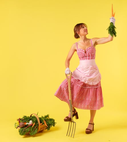 The writer dressed as a tradwife