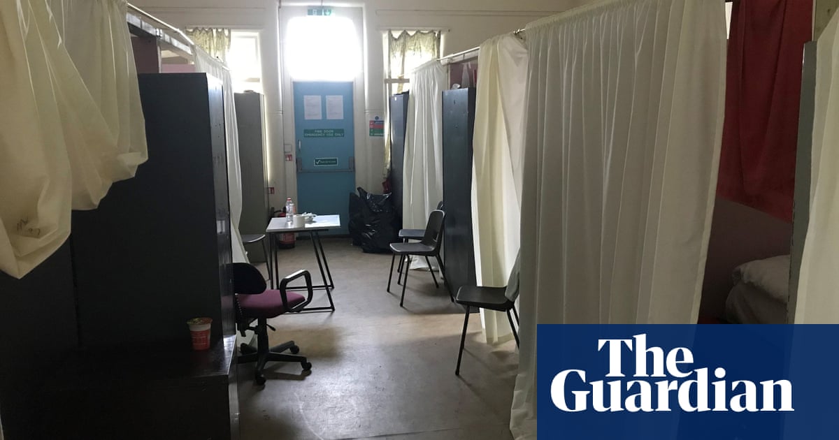 Inspectors’ report condemns Covid security of Home Office asylum barracks