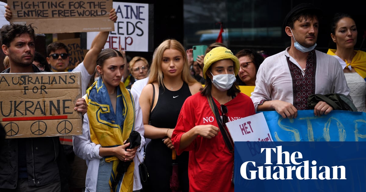 Ukraine supporters gather in Sydney to protest Russian invasion – video