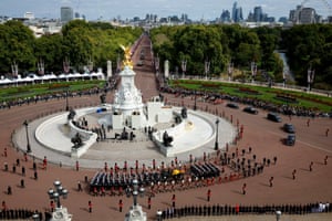 The Queen’s funeral cortege borne on the state gun carriage of the Royal Navy travels along the Mall and around the Queen Victoria Memorial