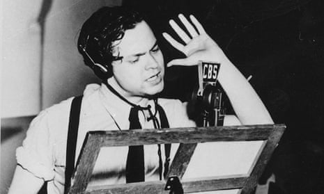 Orson Welles narrates the radio version of The War of the Worlds in a New York studio on 30 October 1938.