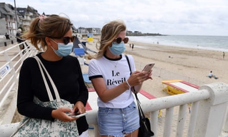 People in masks by the beach in Quiberon