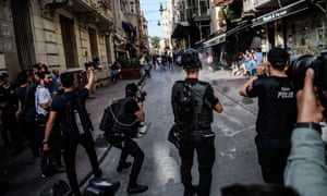 Turkish police break up an LGBT rally in Istanbul