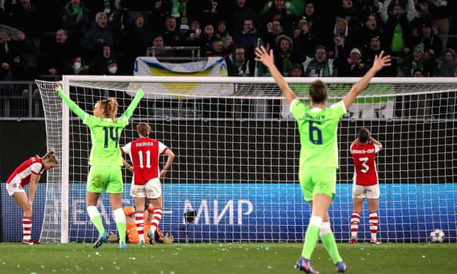 Wolfsburg’s Jill Roord helps knock former club Arsenal out of WCL | Women's Champions League 2 Contrasting emotions at the Volkswagen Arena after Leah Wliiamson’s own goal settled the tie.