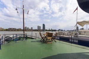 Chelsea houseboat Thames view
