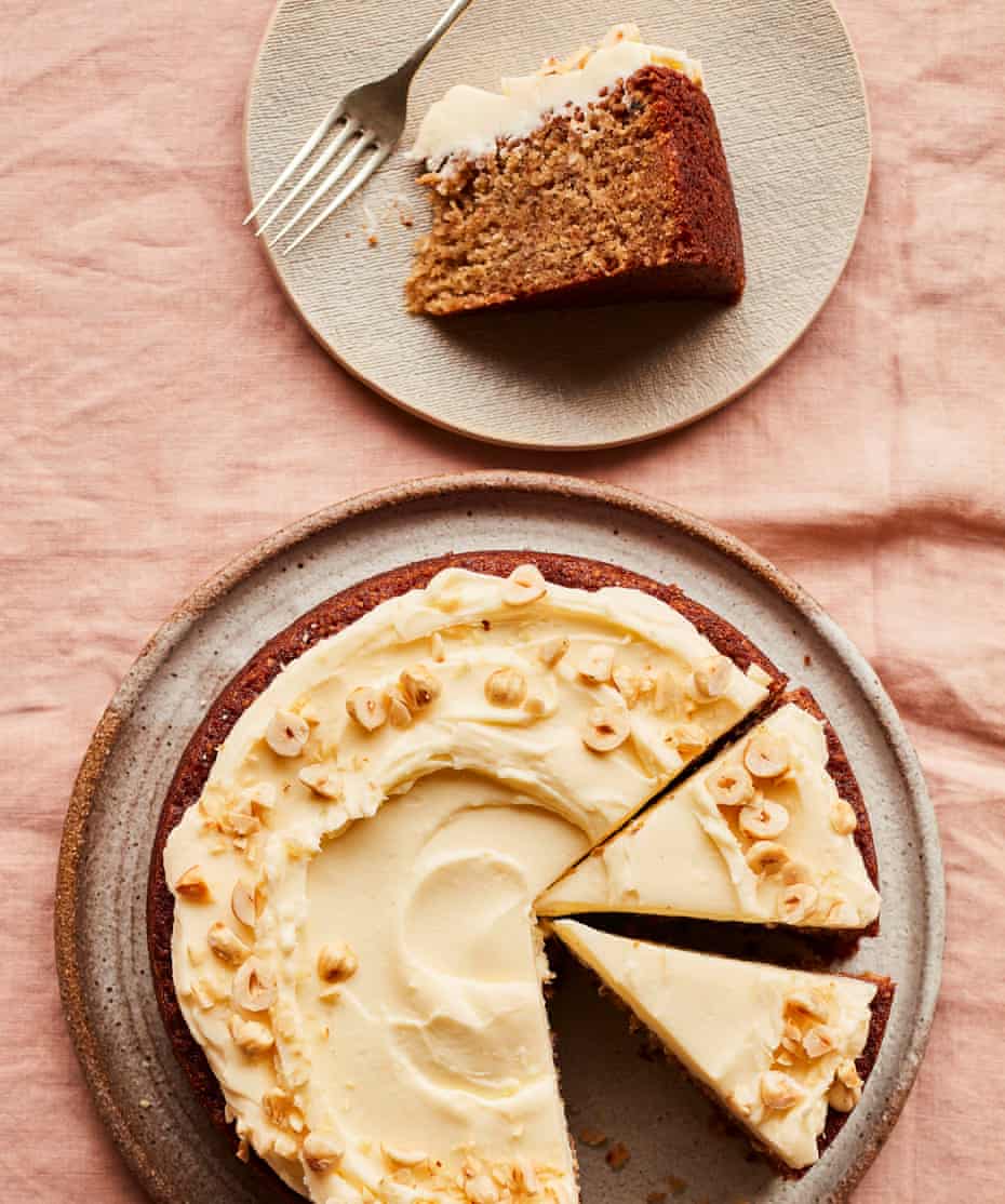 Торт с жареным фундуком и бананом — рецепт