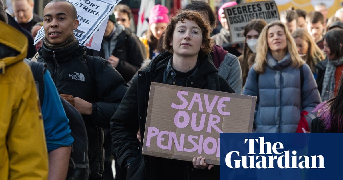 Female professors call for rethink on planned UK pension cuts