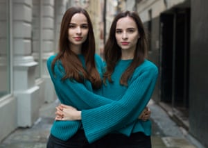 Vår and Ronja, twins photographed by Peter Zelewski