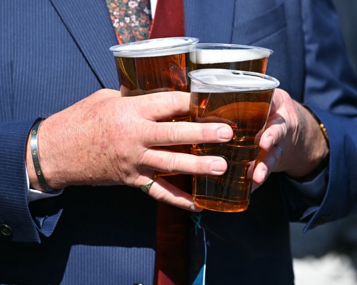 ‘Really rich physics going on’: the science behind a flat pint of lager