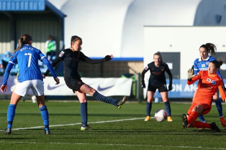 Caroline Weir of Man City scores the first goal.