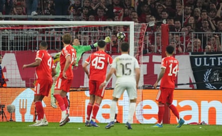 Arda Guler scores a free-kick for Real Madrid against Bayern Munich