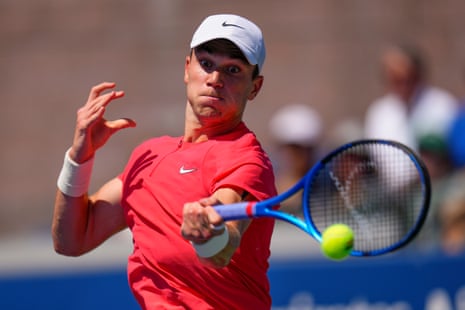 Jack Draper hits a forehand