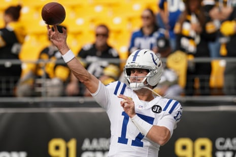 Indianapolis Colts quarterback Daniel Jones warms up in Pittsburgh