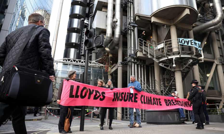 People outside the Lloyd's of London building 