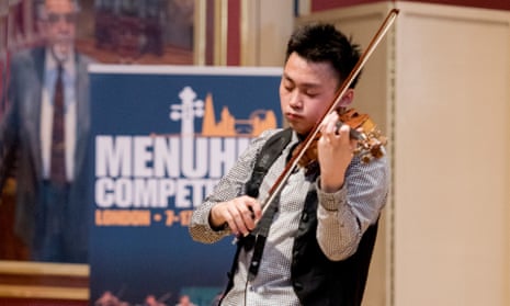 Ziyu He, the only male competitor amongst 22 senior finalists, took the Senior Prize. 
